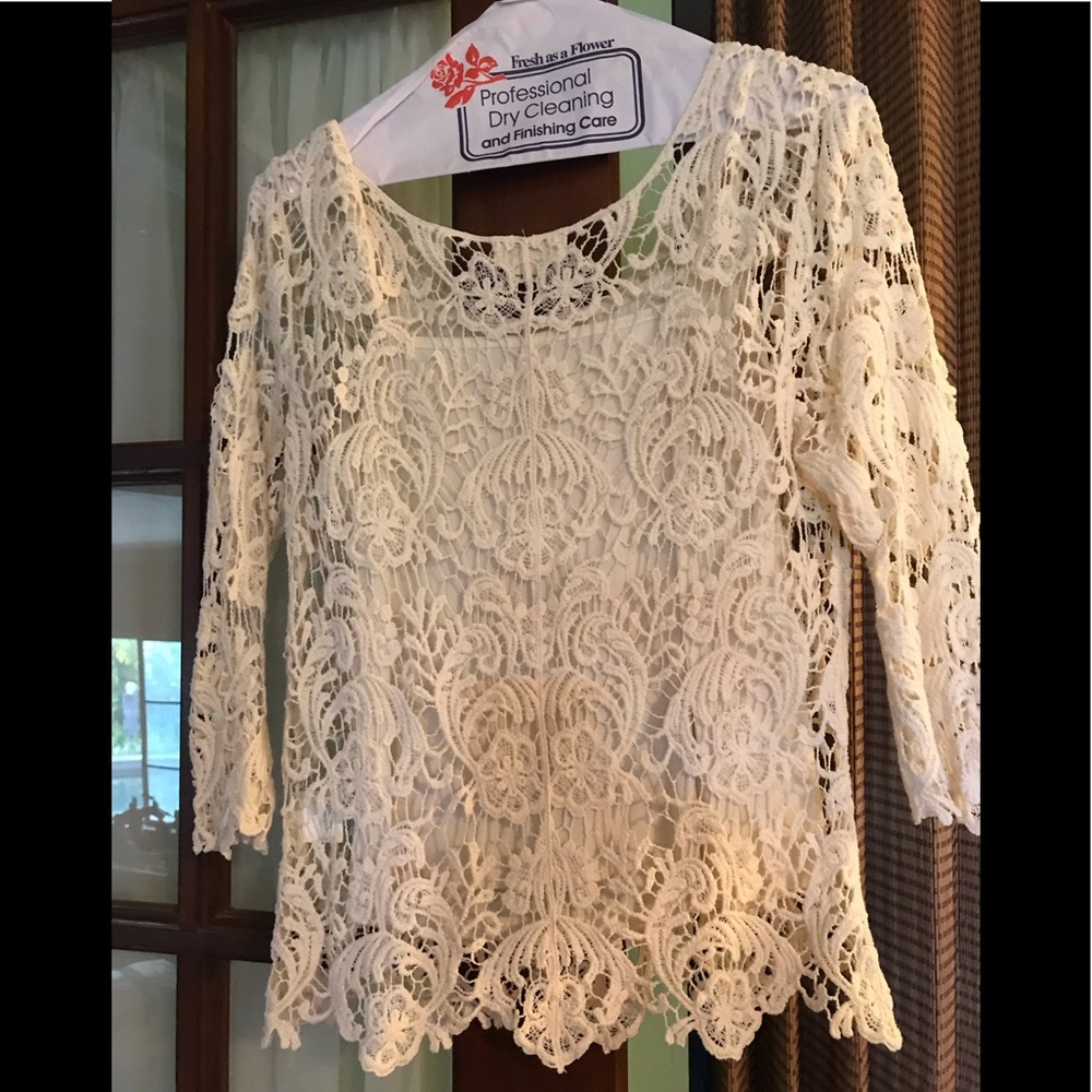 Crochet lace quarter sleeve top - Picture 3 of 3